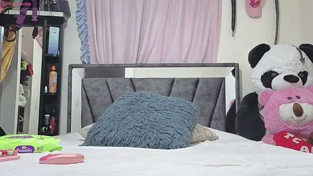 Hotsamantamature online show from October 18, 2025, 2:03 am