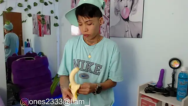 Jonesliam23 online show from January 22, 2025, 8:28 pm