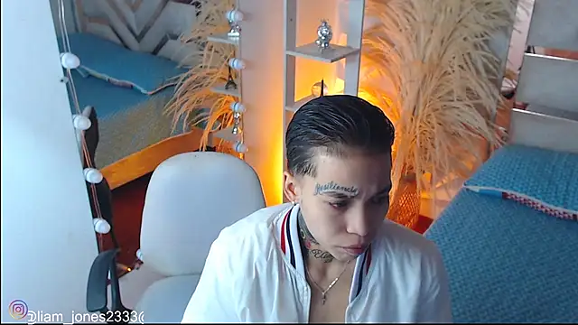 Jonesliam23 online show from November 21, 2025, 7:23 pm