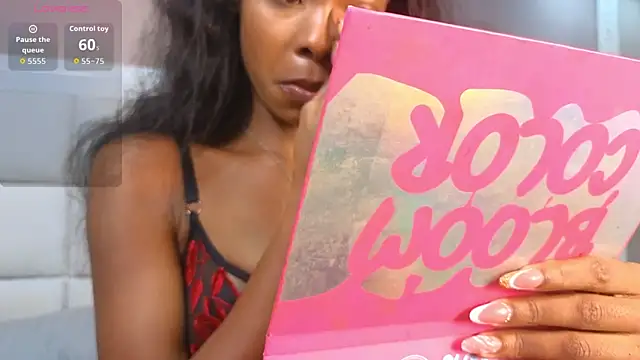 adaraSmiith online show from November 7, 2025, 11:43 am