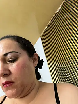 Snapshot of luisa_curli chatting on June 29, 2026, 3:35 am luisa curli online show from June 29, 2026, 3:35 am