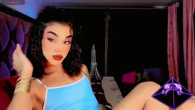 Snapshot of the-horus-girl chatting on June 3, 2026, 5:43 am the-horus-girl online show from June 3, 2026, 5:43 am
