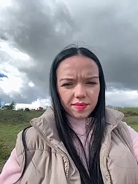 Vanesskaa online show from April 18, 2026, 3:49 pm