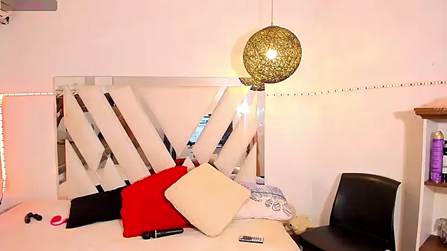 rose scottt online show from February 26, 2025, 12:03 pm