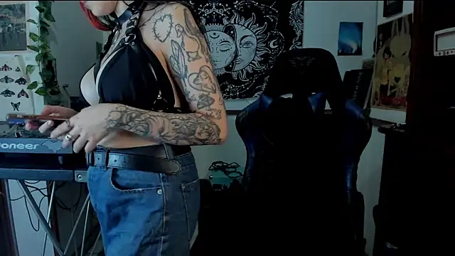 Demongirl6666 online show from February 13, 2025, 4:32 am