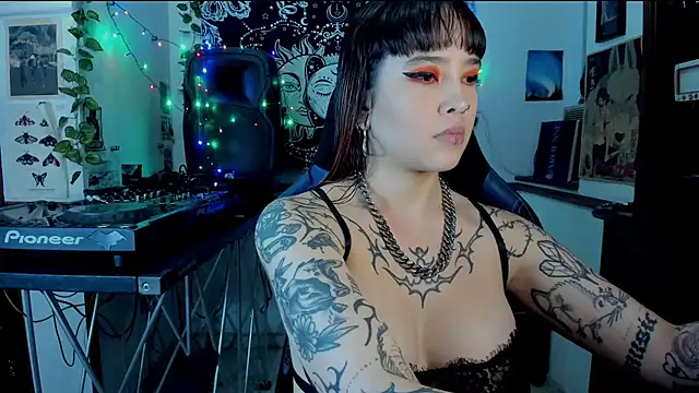 Demongirl6666 online show from February 21, 2025, 1:00 am