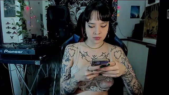 Demongirl6666 online show from March 20, 2025, 12:30 am