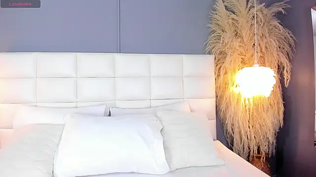 HannaKarson online show from November 29, 2025, 11:35 am