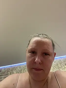 ISSexy online show from June 5, 2026, 4:19 am