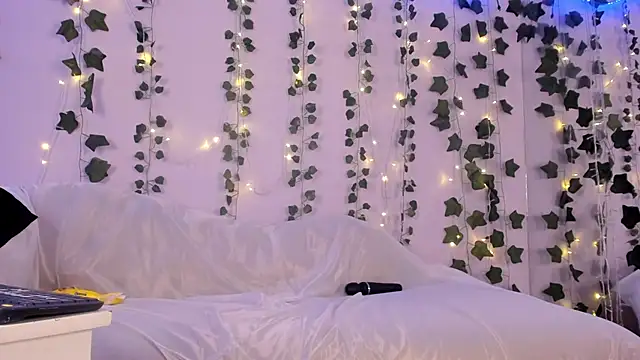 Snapshot of Natasha_Nasty2 chatting on December 24, 2024, 2:21 am Natasha Nasty2 online show from December 24, 2024, 2:21 am