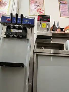 andii-1 online show from February 28, 2025, 5:04 am