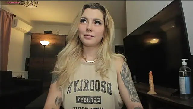 justchloex online show from January 22, 2025, 11:10 pm