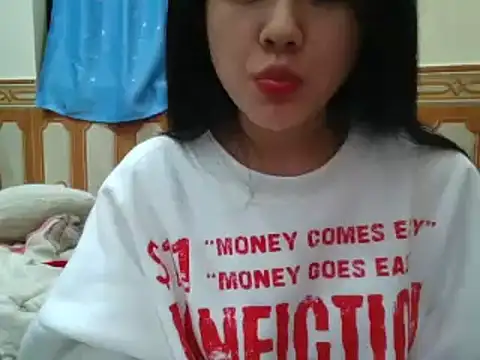 Snapshot of Yin-girl chatting on February 3, 2025, 11:42 am Yin-girl online show from February 3, 2025, 11:42 am