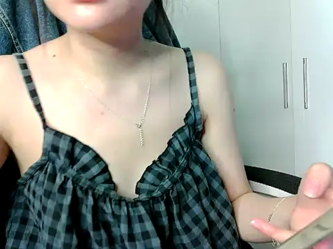 Snapshot of Yin-girl chatting on November 10, 2025, 4:17 pm Yin-girl online show from November 10, 2025, 4:17 pm