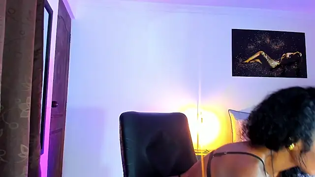 KimberlyBanks2 online show from February 24, 2025, 10:26 am