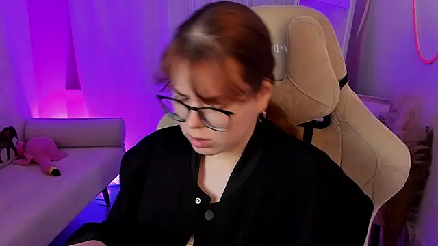 KeytSilvas online show from April 14, 2026, 5:35 am