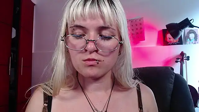 NEXT DOOR GIRL  online show from September 16, 2025, 9:49 pm