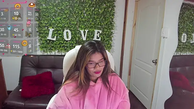 Enma  clark online show from December 4, 2024, 7:17 am