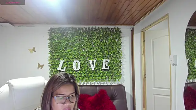 Enma  clark online show from February 3, 2025, 7:31 pm