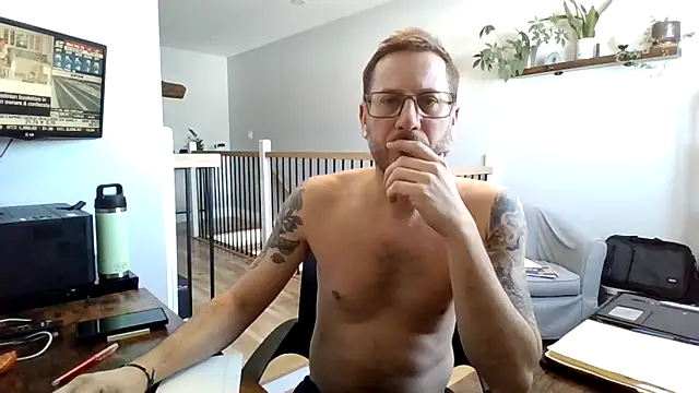 Snapshot of Bigdicktrav902 chatting on February 10, 2025, 4:25 pm Bigdicktrav902 online show from February 10, 2025, 4:25 pm