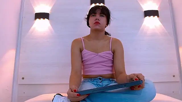 Snapshot of AndreaGil_ chatting on December 15, 2025, 1:15 pm AndreaGil online show from December 15, 2025, 1:15 pm