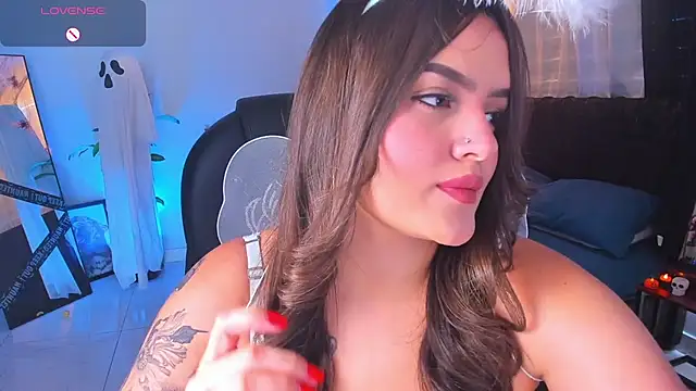 ellarosee  online show from October 28, 2025, 5:37 pm