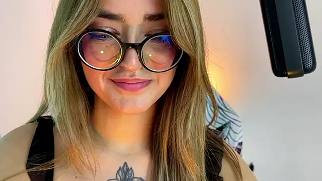 Snapshot of SweetJennaa chatting on February 10, 2026, 1:10 am SweetJennaa online show from February 10, 2026, 1:10 am