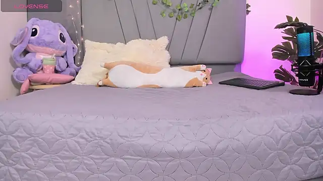 emy bonita1 online show from February 27, 2025, 2:21 am