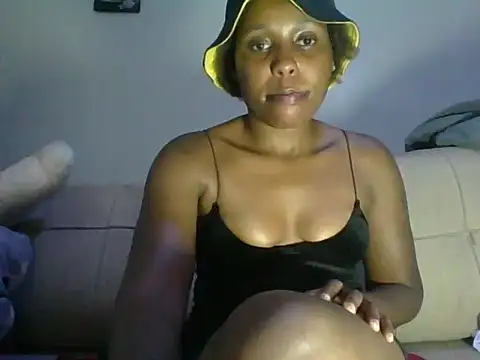 Candykitten online show from April 15, 2026, 6:59 pm