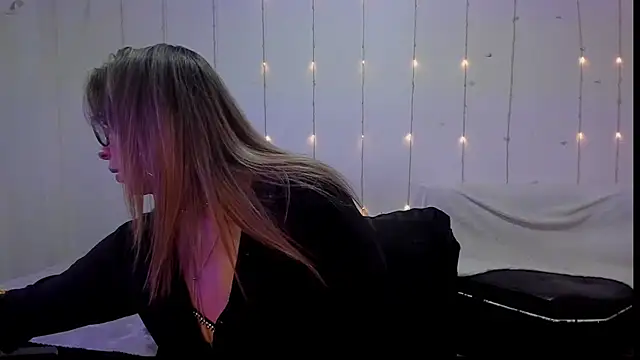 MichelleManson online show from January 31, 2025, 10:10 am