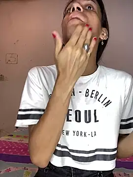 Snapshot of AlexaWarner chatting on June 24, 2026, 7:35 pm AlexaWarner online show from June 24, 2026, 7:35 pm