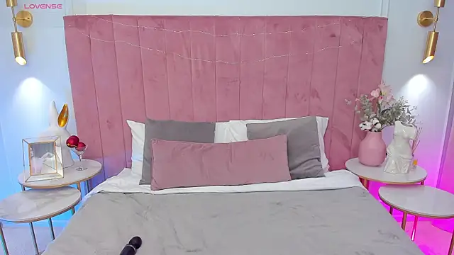 MilaVoxx online show from April 22, 2026, 4:59 am