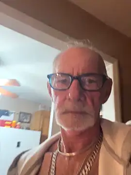 Snapshot of bobby123D chatting on February 11, 2025, 9:35 pm bobby123D online show from February 11, 2025, 9:35 pm