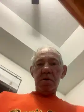 Snapshot of bobby123D chatting on December 1, 2025, 10:31 am bobby123D online show from December 1, 2025, 10:31 am