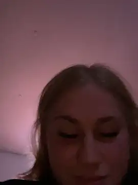 Prettypinkisland online show from June 28, 2026, 4:40 am
