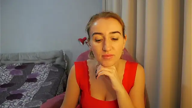 Sophiloren online show from February 16, 2026, 9:38 am