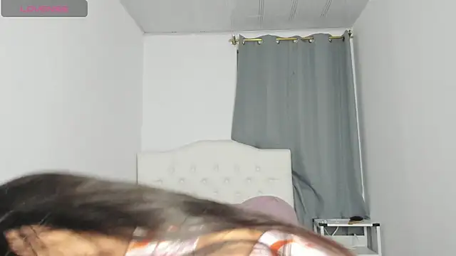 Snapshot of Loren_parissi chatting on December 17, 2024, 3:17 am Loren parissi online show from December 17, 2024, 3:17 am