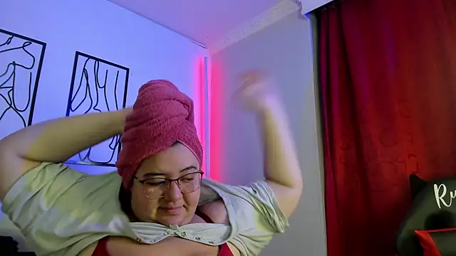 RubyPirsso18 online show from January 17, 2025, 7:05 pm