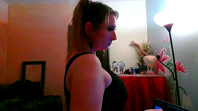 lilyhornyhousewife online show from February 12, 2025, 12:01 pm
