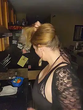 lilyhornyhousewife online show from May 24, 2026, 11:48 am