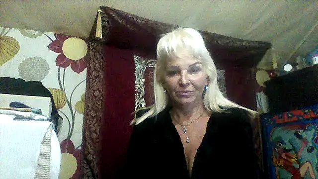 CassandraSandra44 online show from October 31, 2025, 6:53 pm