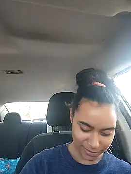 cinnaminnie online show from January 2, 2025, 2:02 pm