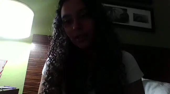 cinnaminnie online show from January 10, 2025, 3:39 am