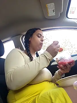 cinnaminnie online show from March 14, 2025, 7:23 pm