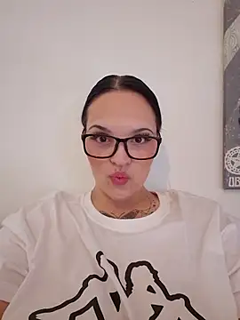 Jujuicy 97 online show from April 12, 2026, 7:24 am