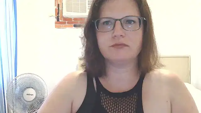 CrimsonMistress online show from March 31, 2026, 10:32 pm