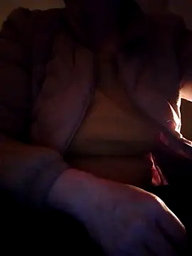 JasminePham online show from December 20, 2024, 11:47 pm