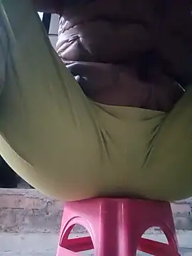 JasminePham online show from February 9, 2025, 1:11 am