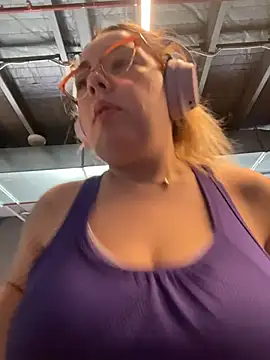 brooklynivy online show from October 29, 2025, 3:42 am