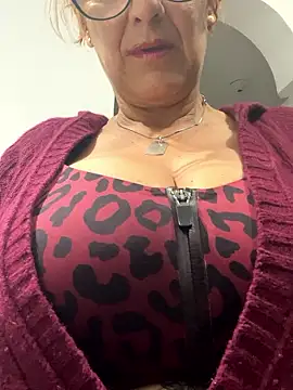 anastasia and jordan online show from April 10, 2026, 11:04 am